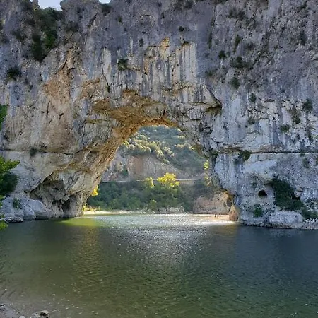 Duplex Meublé Avec Vue Sur Piscine * Pont-Saint-Esprit